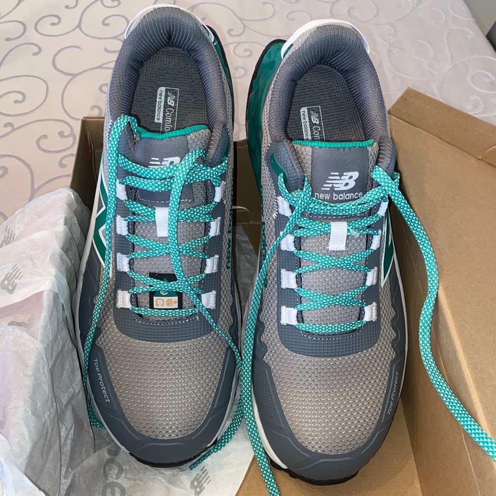 New Balance Gray and Teal Athletic Shoes
Toe protect